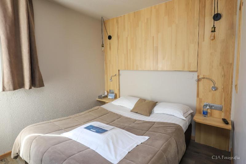 One Single Bed image 1