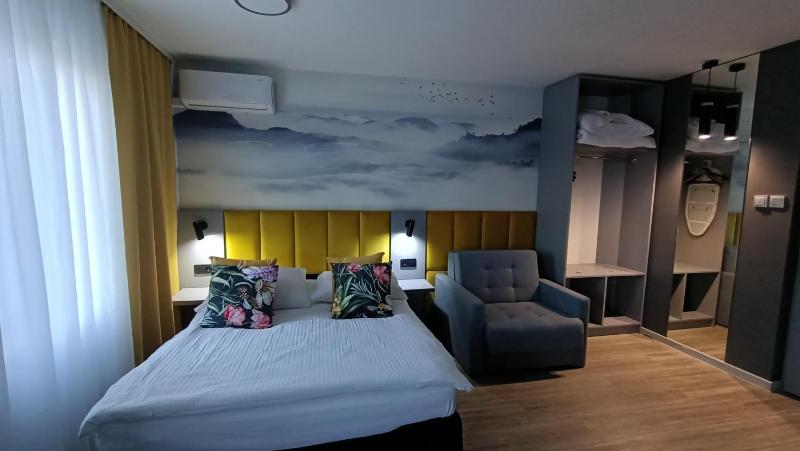Deluxe Double Room with Bath image 1