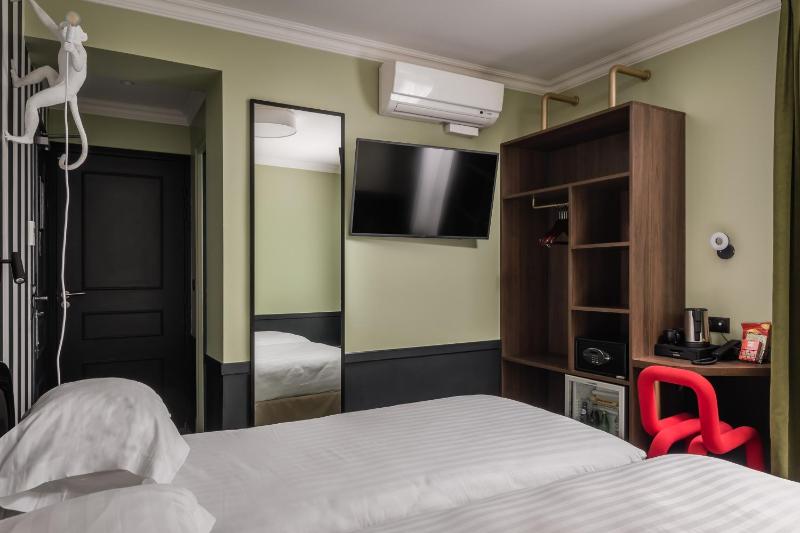 Twin Room image 3