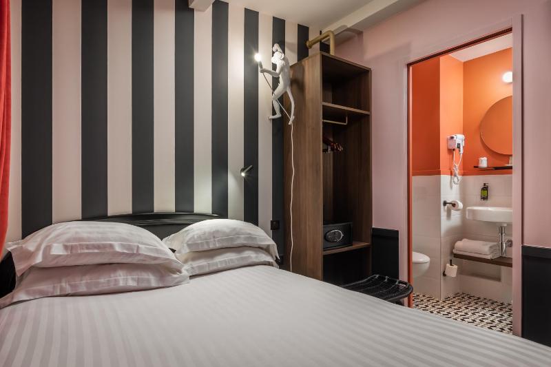 Single Room image 3