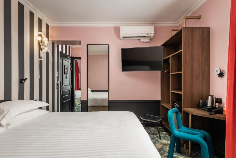 Two Connecting Rooms (3 people) image 1