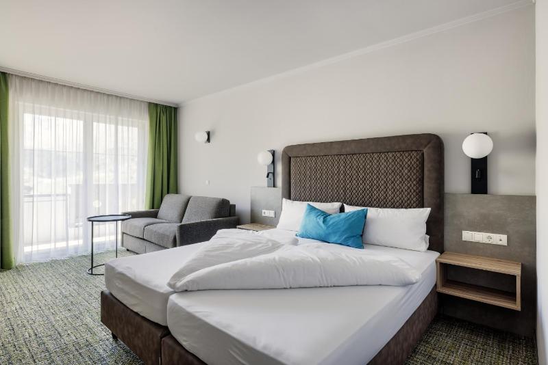 Standard Double Room with Balcony image 4