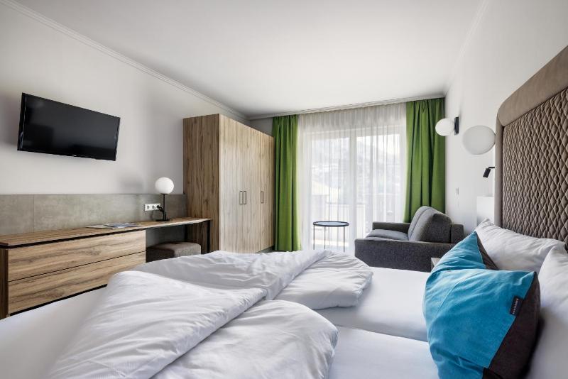 Standard Double Room with Balcony image 3