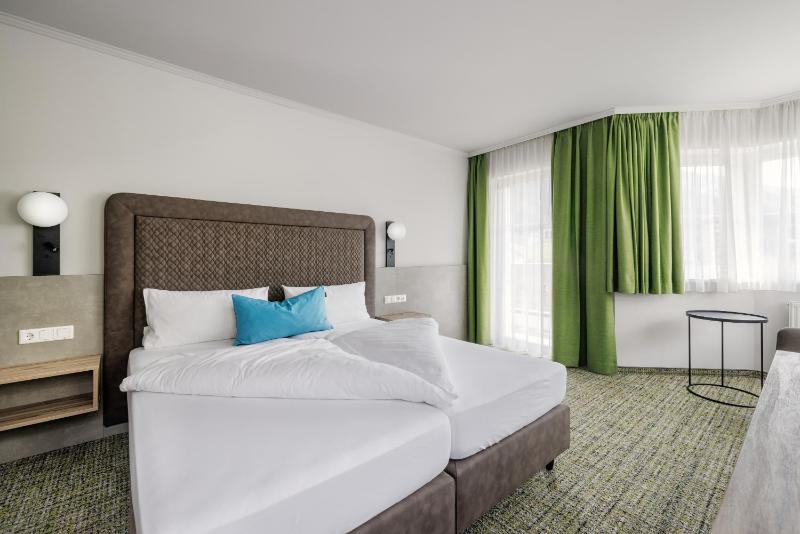 Comfort Double Room with Balcony image 3