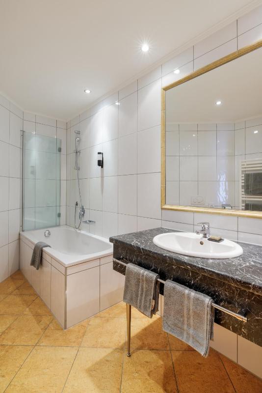 Superior Double Room with Balcony image 1