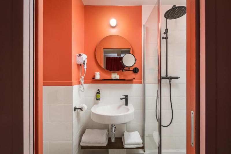 Single Room image 4