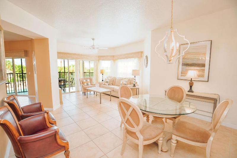 Three-Bedroom Suite with Three bathrooms image 4