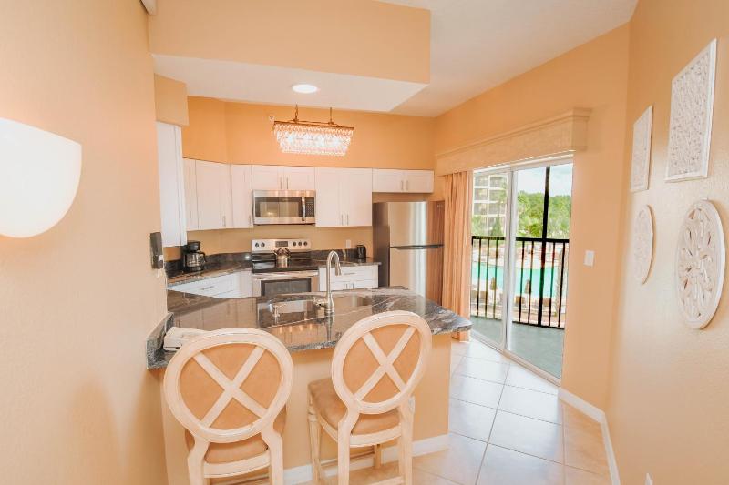 Three-Bedroom Suite with Three bathrooms image 3