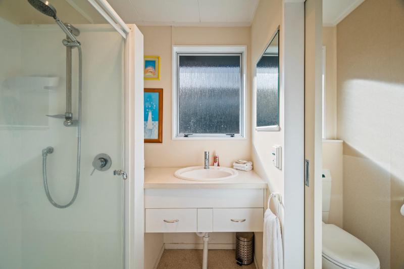 Kinder Cottage - Taupo - image 2