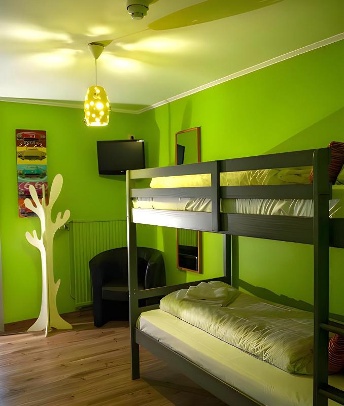 Family Room image 3