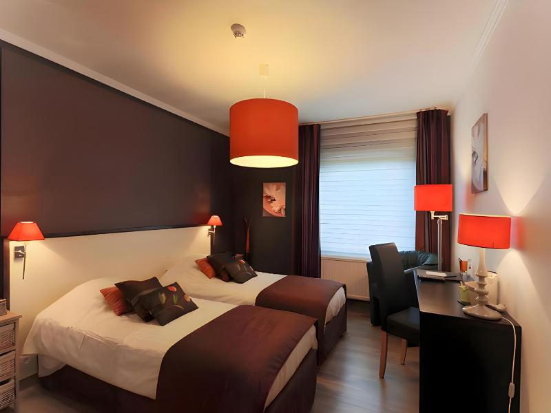 Twin Room image 1