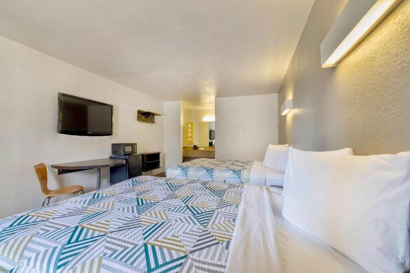 Double Room - Disability Access - Non-Smoking image 4