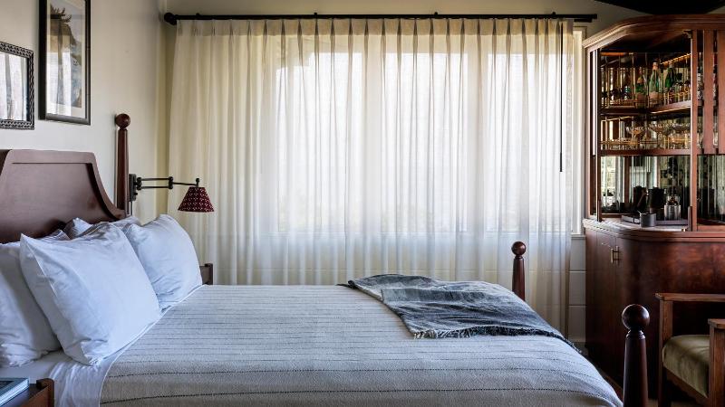 Standard King Room image 2