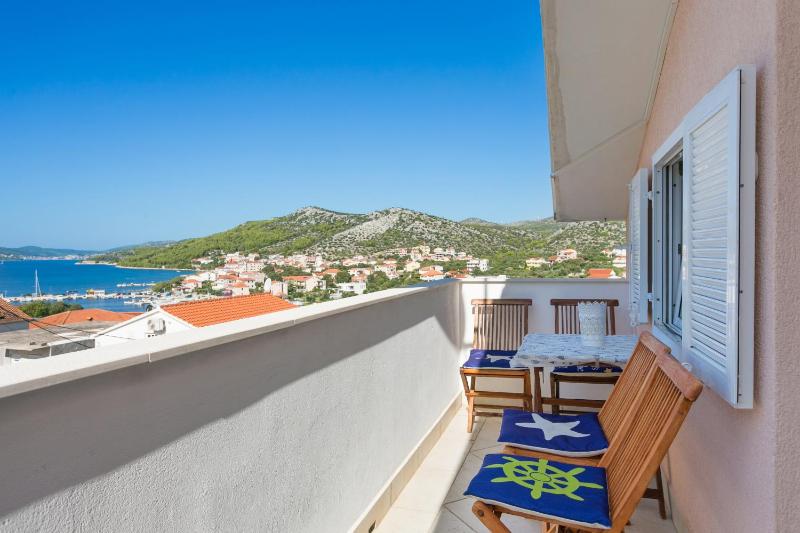 Two-Bedroom Apartment with Balcony and Sea View image 4