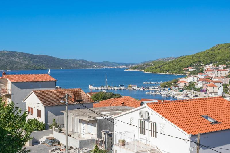 Two-Bedroom Apartment with Balcony and Sea View image 3