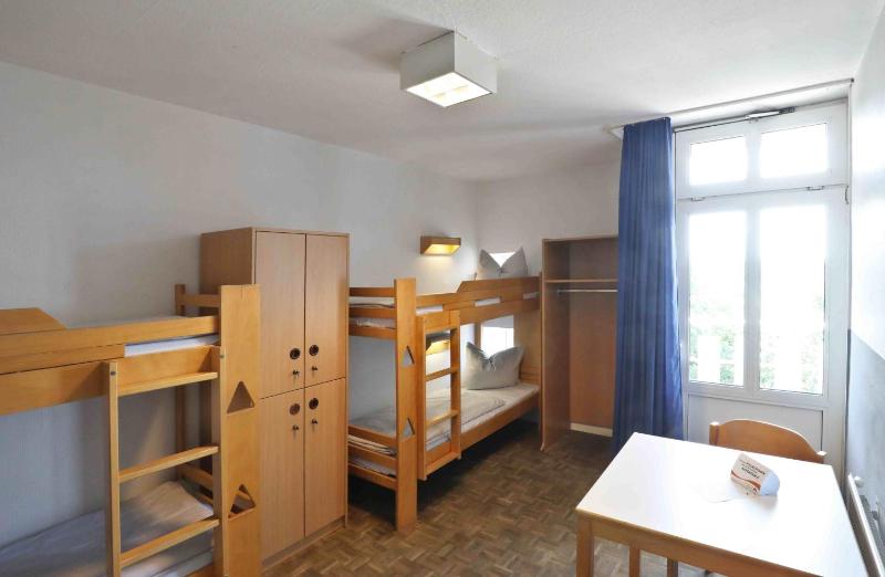 Bett im Vierbettzimmer (Ü 18 geschlechtlich gemischt) image 1