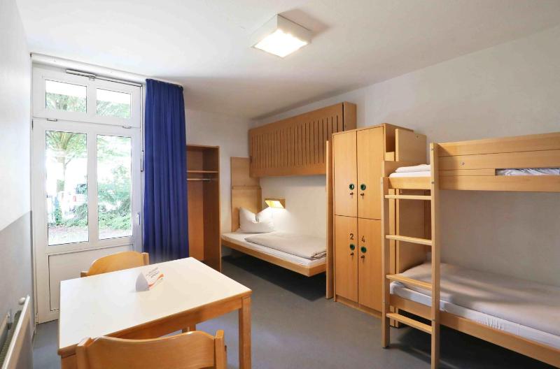 Bett im Vierbettzimmer (Ü 18 geschlechtlich gemischt) image 2