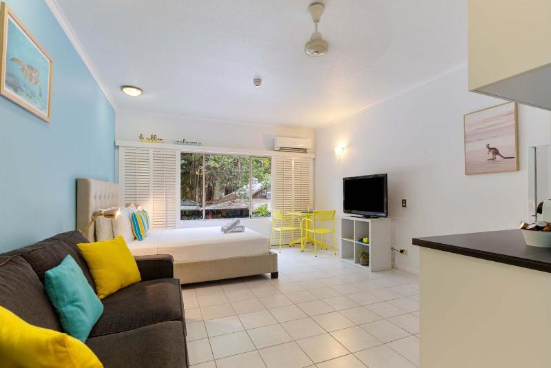 Ramada Spacious Studio Apartment with Pool Views - image 9