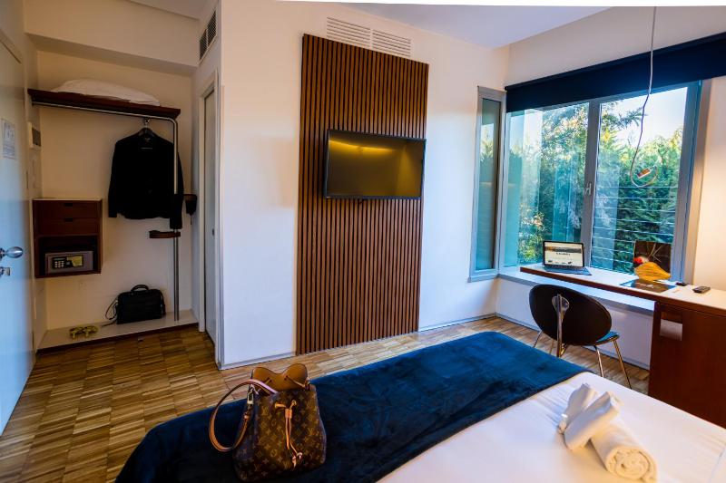 Double or Twin Room image 2