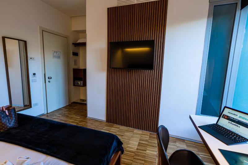 Double or Twin Room image 3