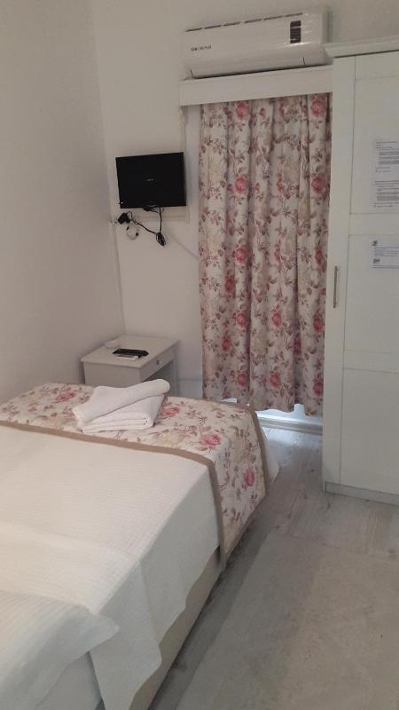 Classic Single Room image 4