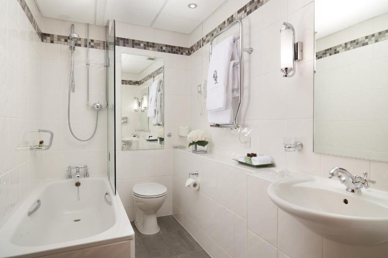 Superior King or Twin Room with Sea View image 4