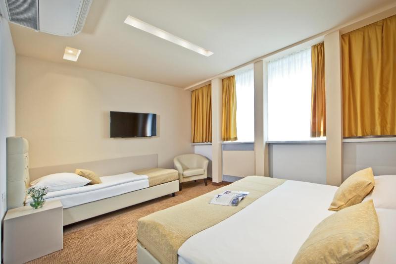 Hotel Central - image 12