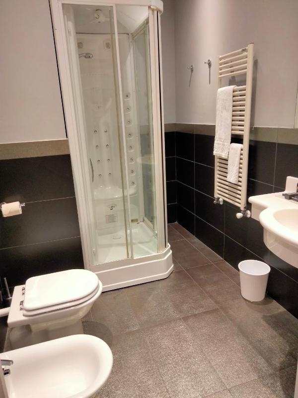 Deluxe Double Room image 3