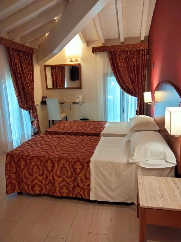 Deluxe Double Room image 2