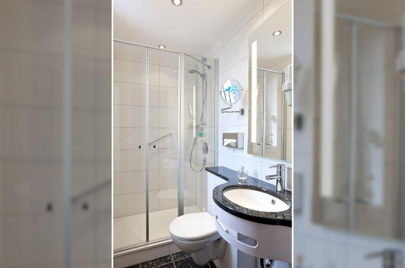 Standard Single Room image 2