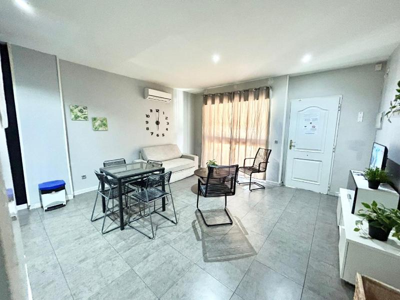 One-Bedroom Apartment image 4