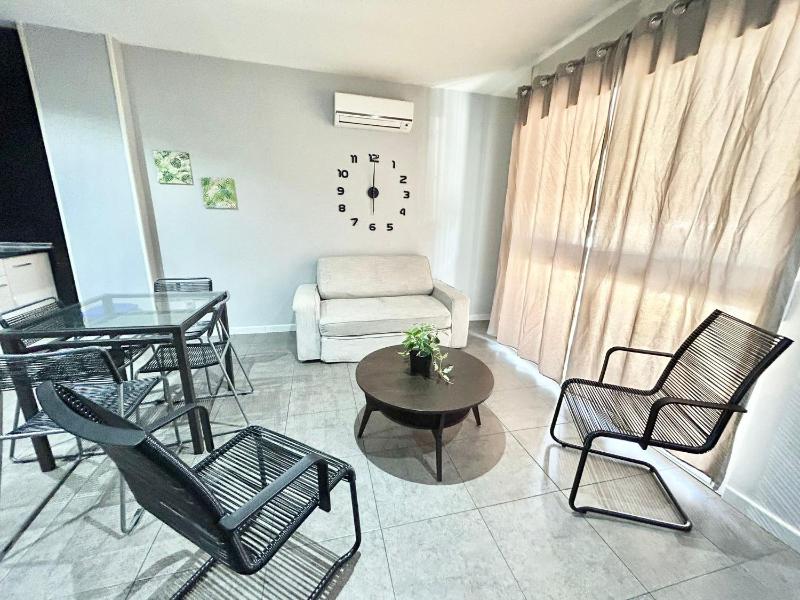 One-Bedroom Apartment image 2