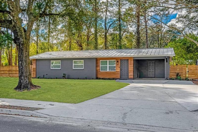 *Newly Renovated Home* Fire Pit BBQ & Games Images