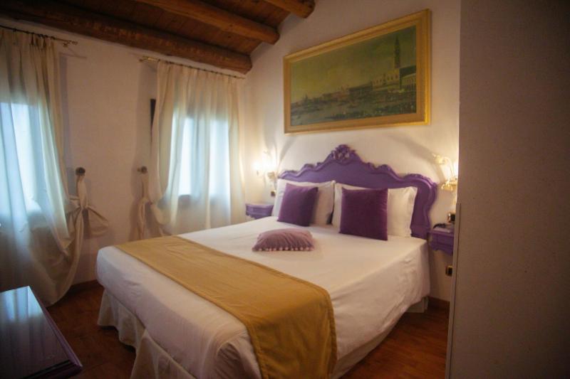 Economy Double or Twin Room image 4