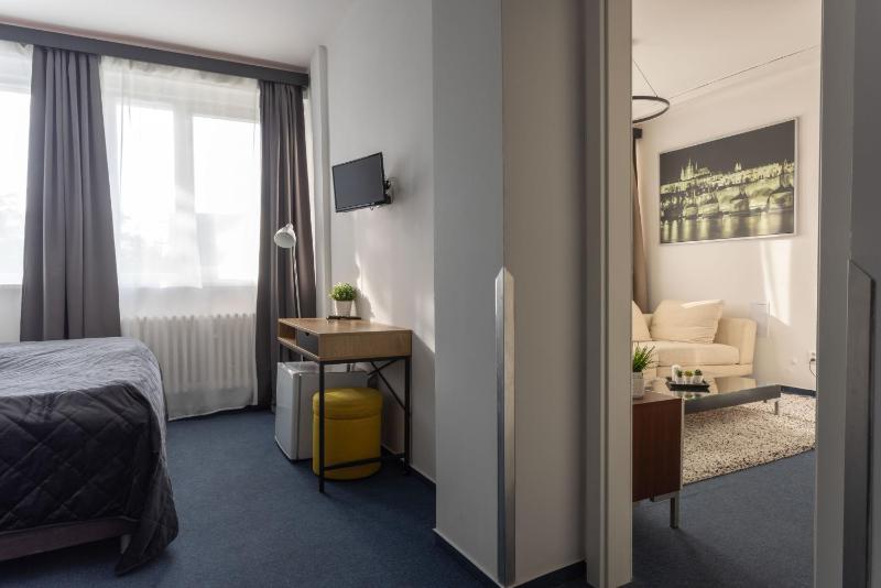 Deluxe Double Room image 3