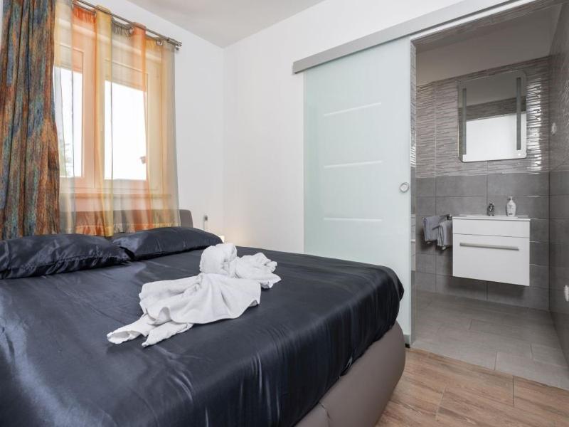 Villa St Nikola with jacuzzi and private swimming pool - image 10