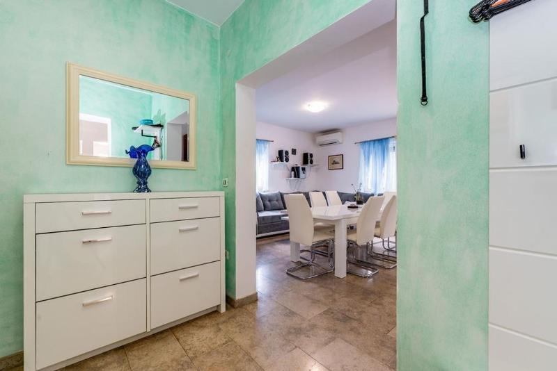 Villa St Nikola with jacuzzi and private swimming pool - image 16