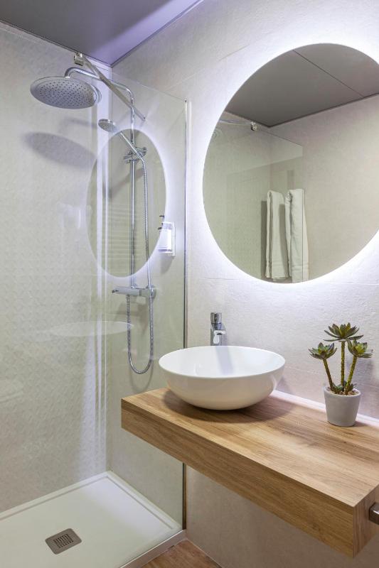 Double or Twin Room image 2