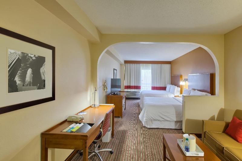 Suite, 2 Queen, City view image 3