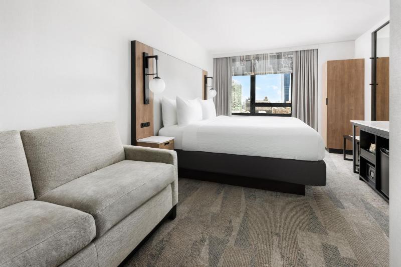Fairfield Inn & Suites by Marriott New York Manhattan/Times Square South - image 4