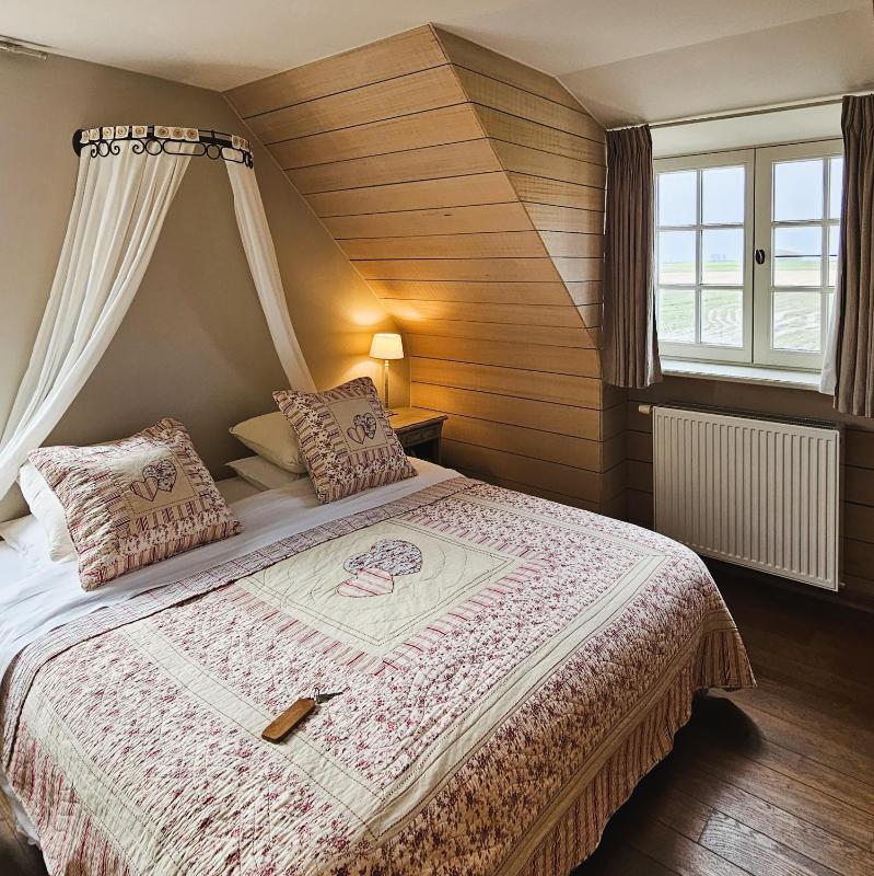 Queen Room with Spa Bath image 4