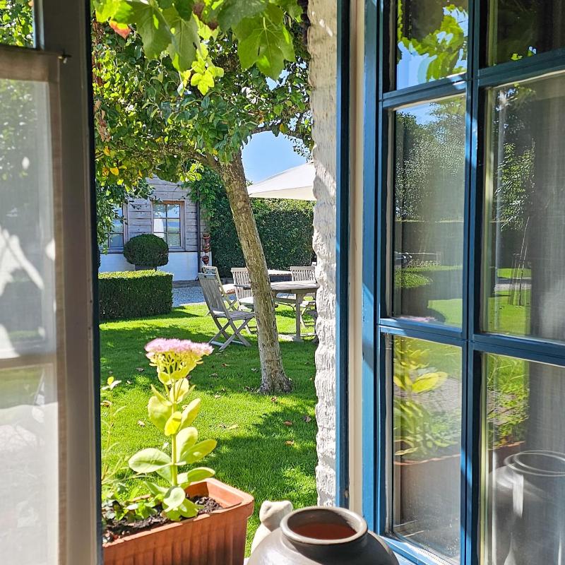 King Room with Garden View image 1