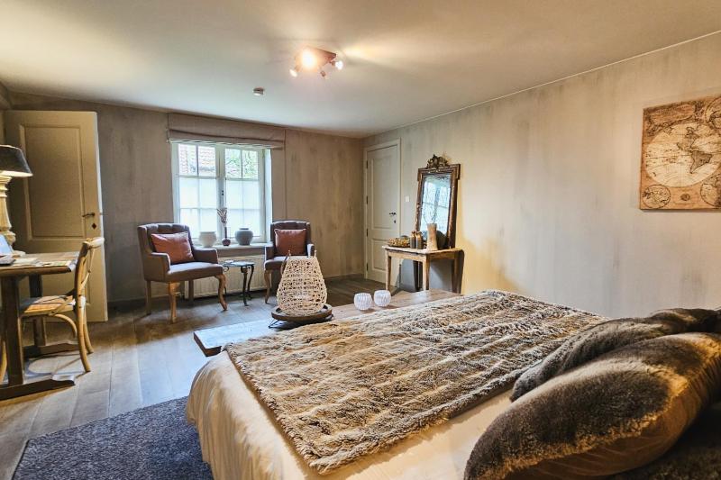 King Room with Garden View image 2