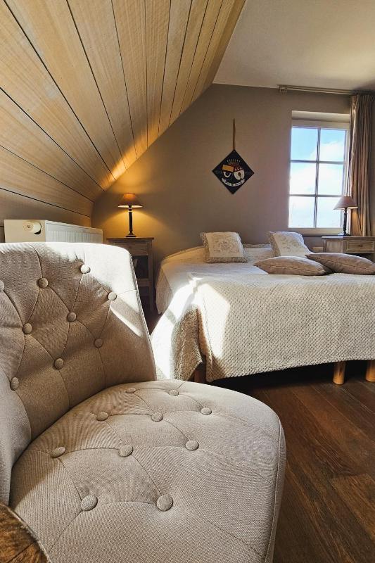 King Room with Spa Bath image 4