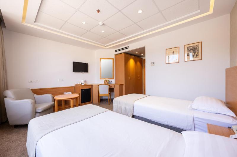 Golden Walls Hotel - image 4