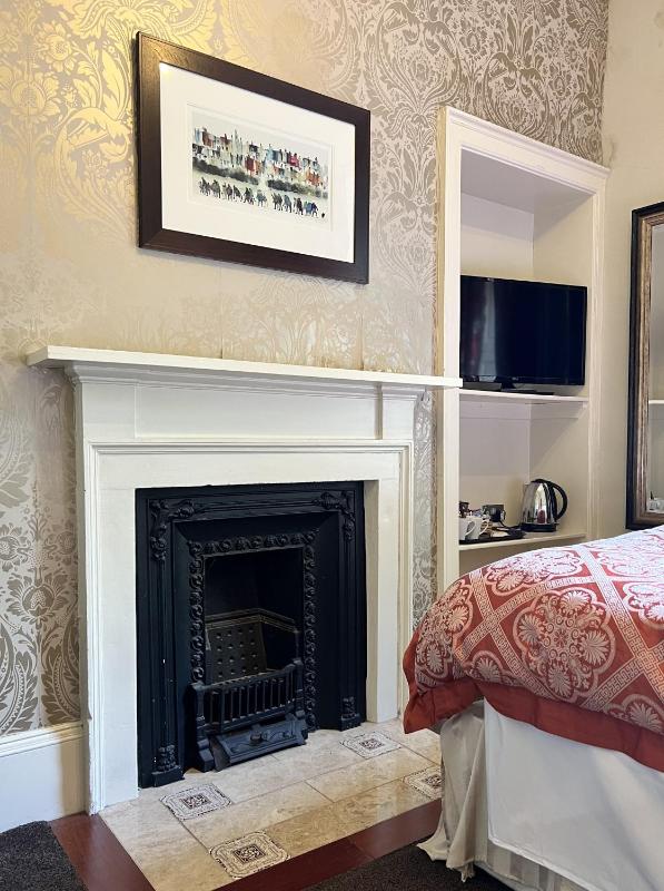 Small Double Room image 3