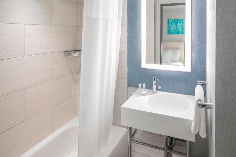 SpringHill Suites by Marriott New York Manhattan/Times Square South - image 9