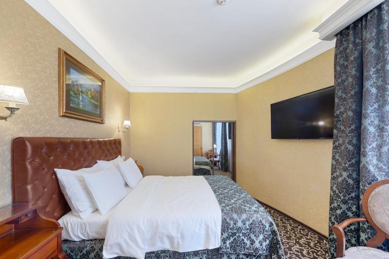 Standard Double Room image 3