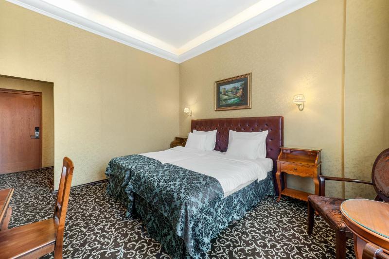 Superior Twin Room image 3