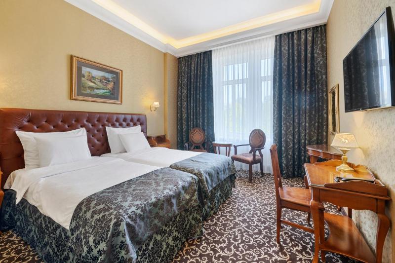 Superior Twin Room image 1
